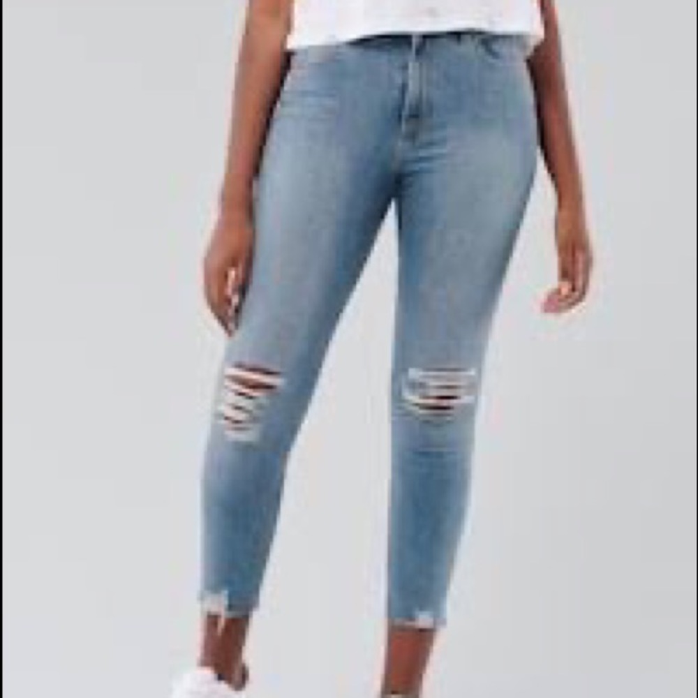Hollister Curvy High-Rise Crop Super Skinny Jeans